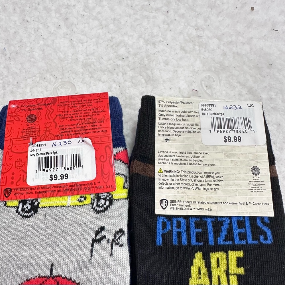 Friends and Seinfeld socks - Picture 7 of 9
